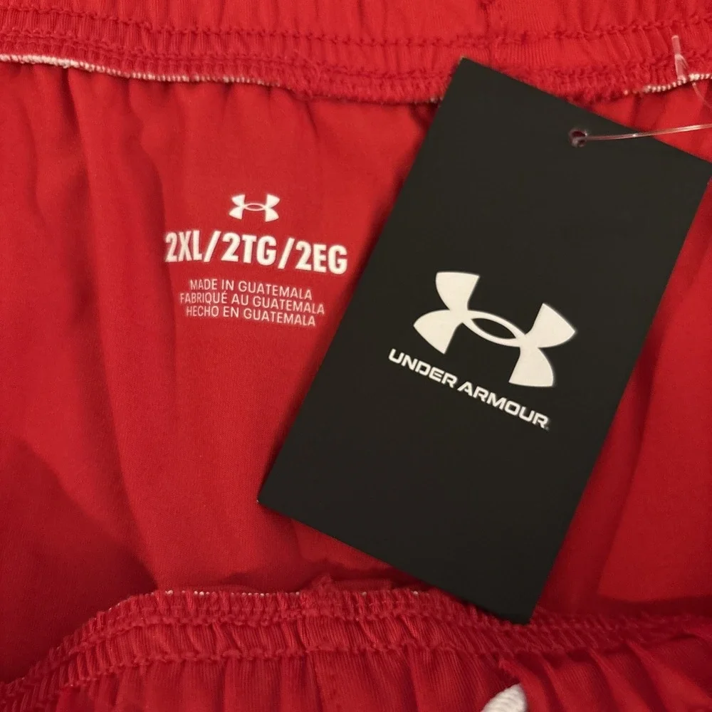 Under Armour Mens Shorts Red 2XL Tech Vent 8.5